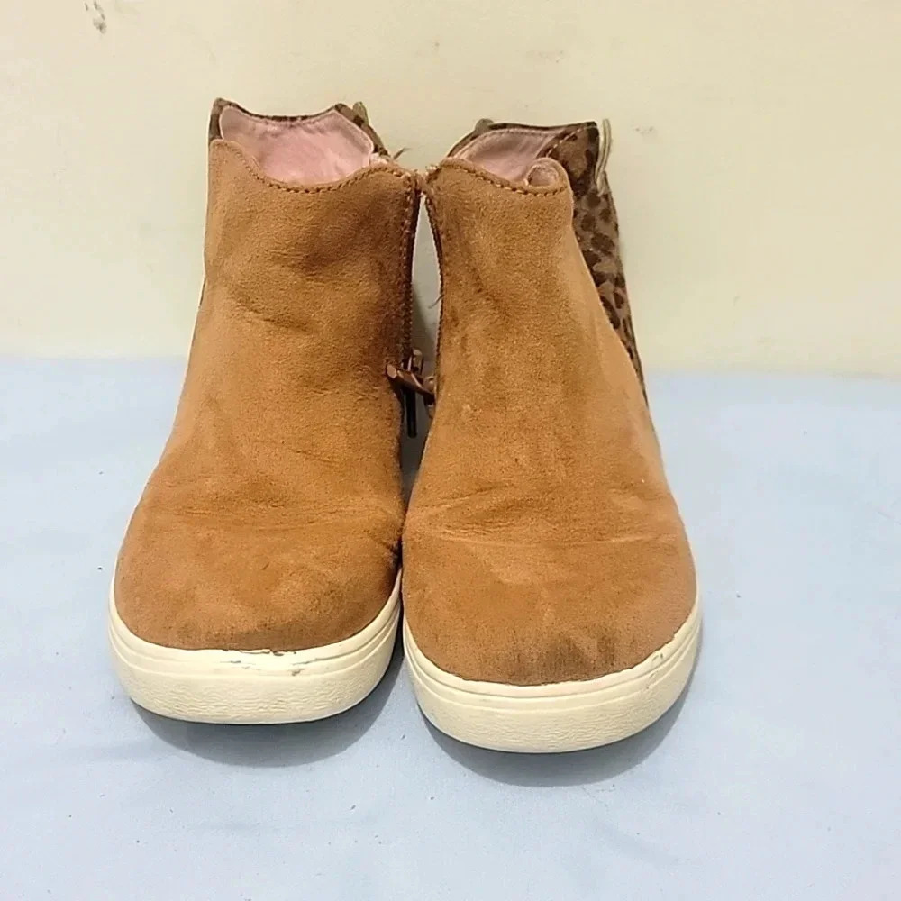 Girls brown boots
